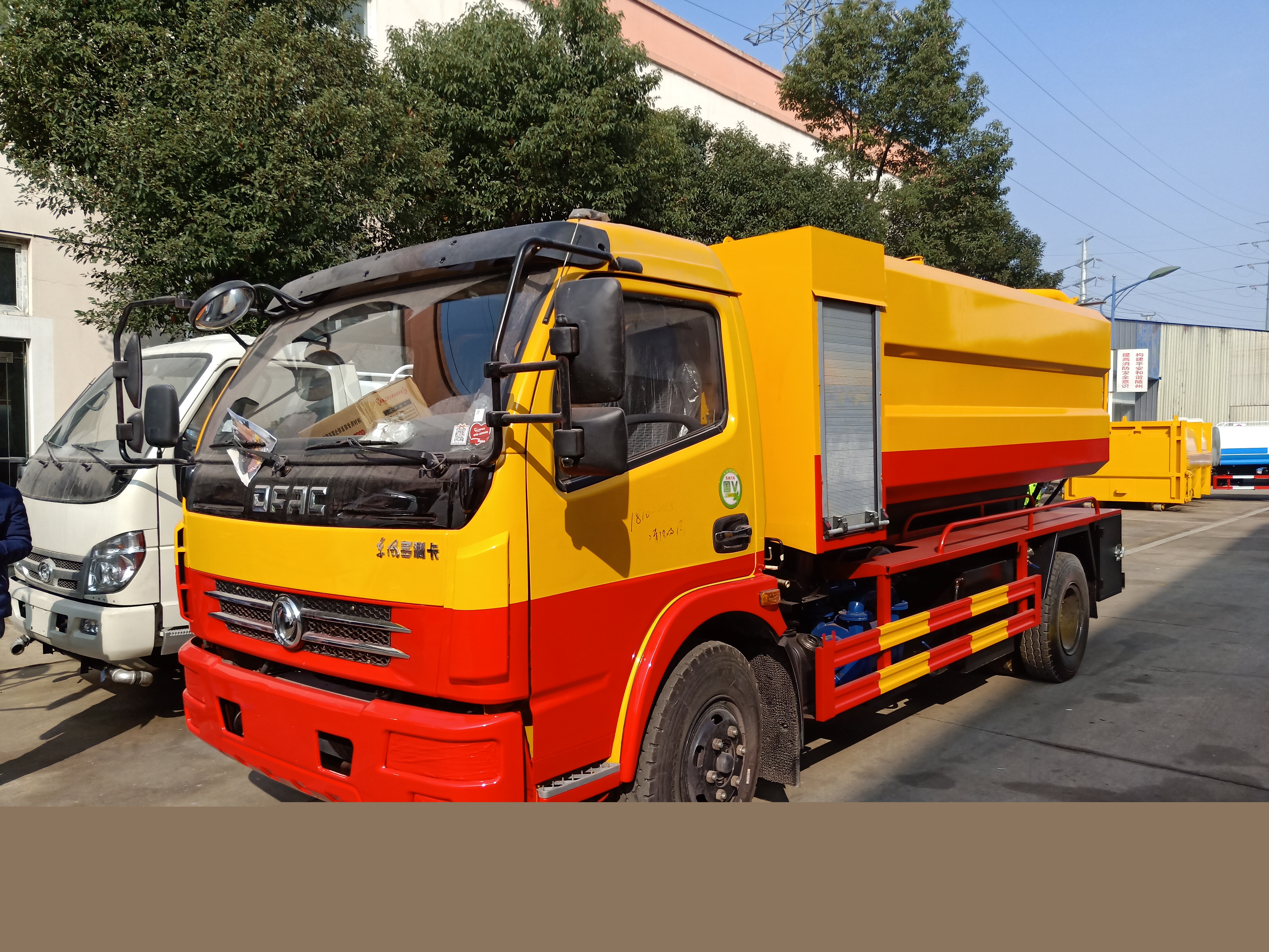 東風大多利卡清洗吸污車