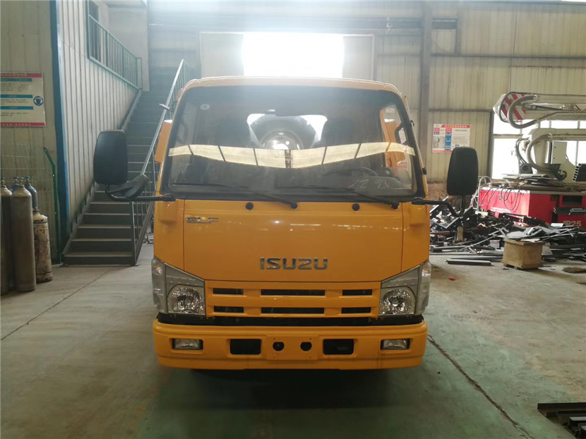 五十鈴藍(lán)牌清障車(chē)一拖二